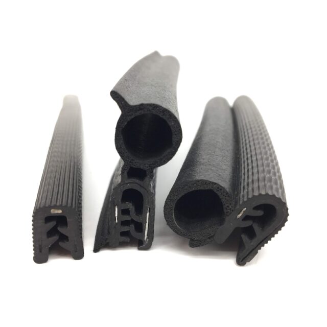 Профиль уплотнительный 3*15 мм EPDM 150А